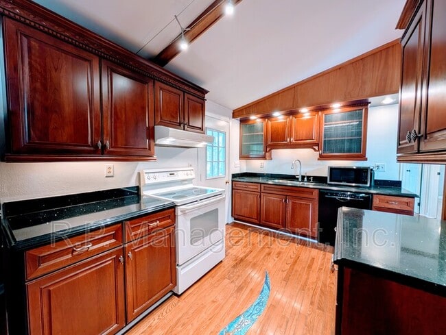 Building Photo - 26745 Freeport Ave