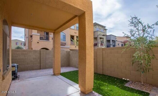 Building Photo - 2401 E Rio Salado Pkwy