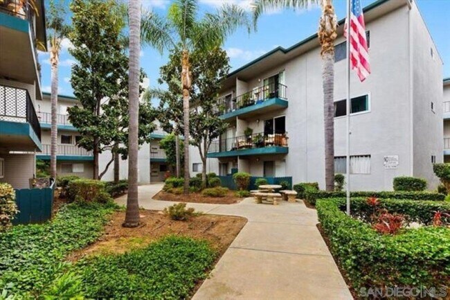 Building Photo - 4885 Cole St