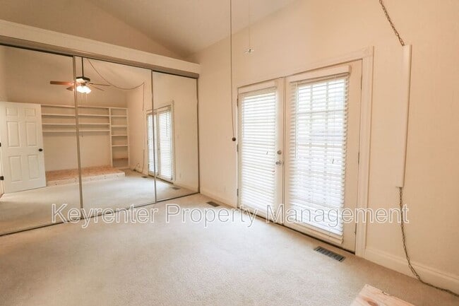 Building Photo - 1505 Riverside Dr