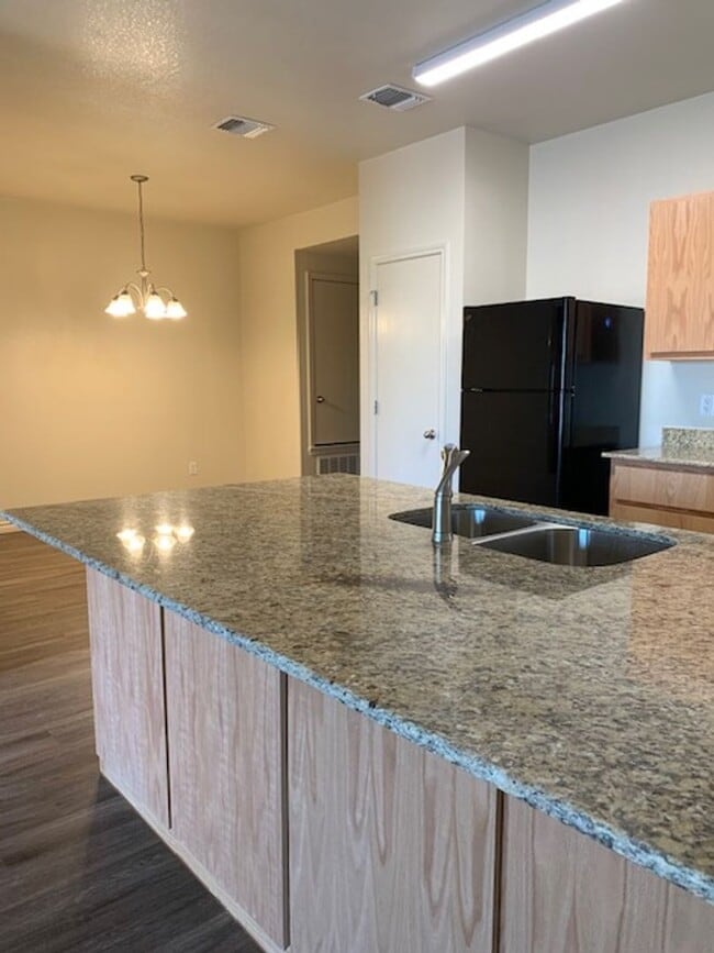 Building Photo - 122 Turnbo