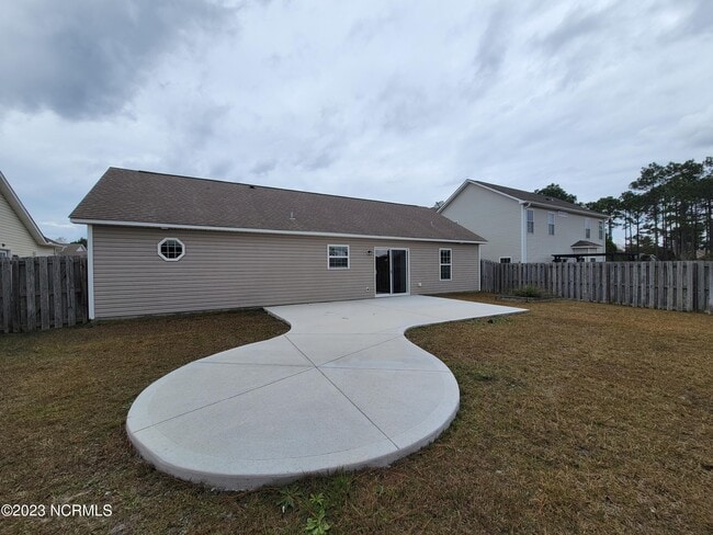Building Photo - 416 Amaryllis Ln
