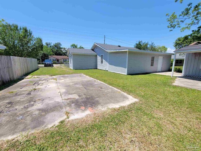 Building Photo - 714 N 49th Ave