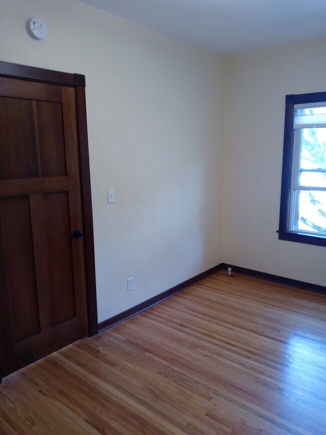 Building Photo - 2733 Girard Ave S