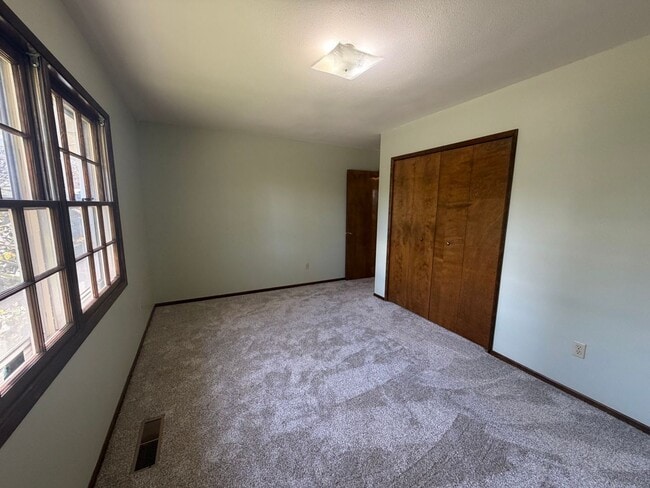 Building Photo - Peaceful 3 Bedroom Single-Level Home on Spacious Corner Lot Near Fir Grove Park