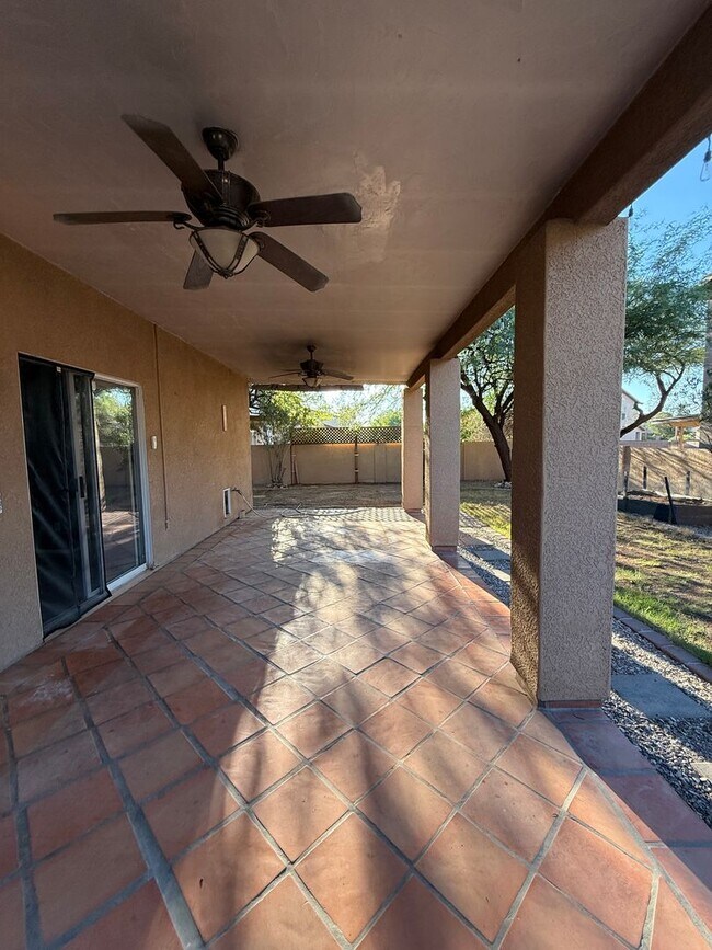 Building Photo - Beautiful 3-bed, 2-bath corner lot home in the desirable Riverhaven Community