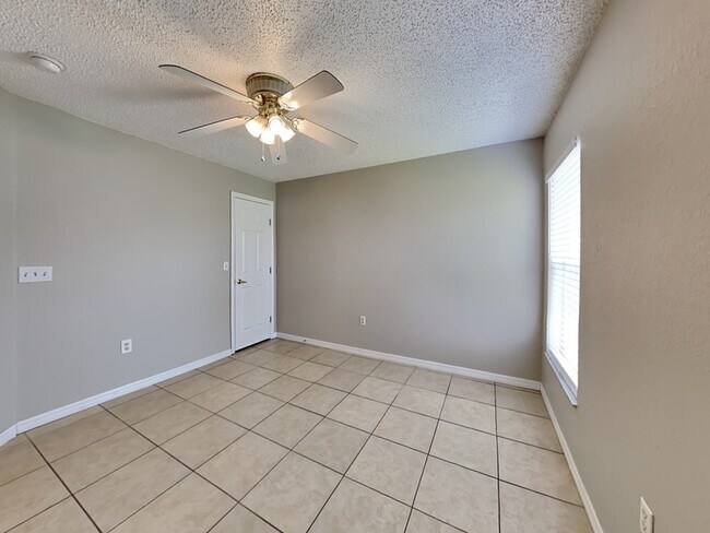 Building Photo - 817 Highland Crest Loop