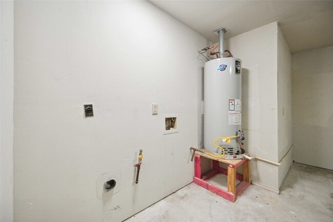Building Photo - 20323 Pinefield Ln