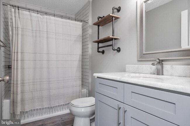 Building Photo - 98 Chambord Ct