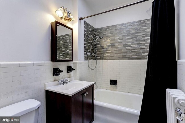 Building Photo - 1015 Quebec Place NW