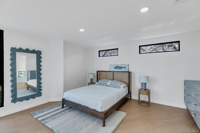 Building Photo - 10 Bay View Dr