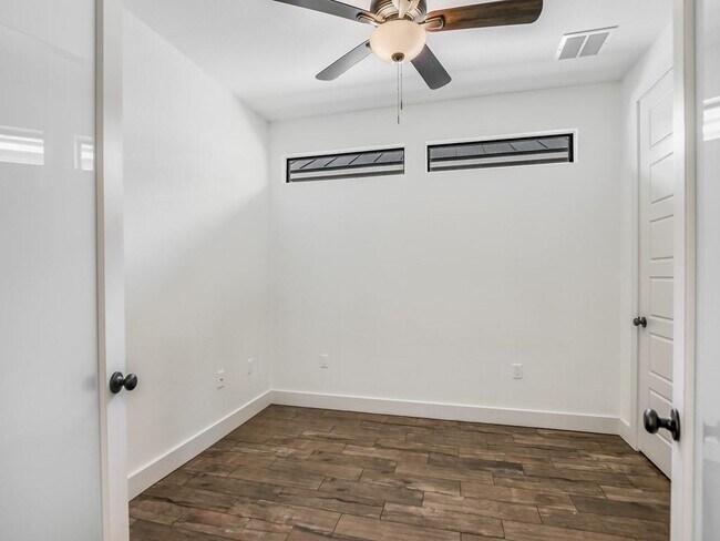 Building Photo - 319 Parallel Cir