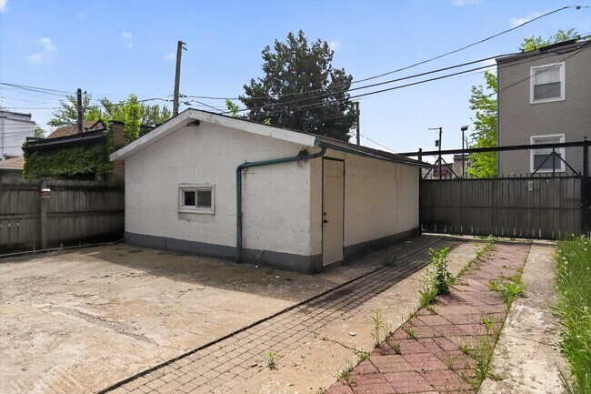 Building Photo - 3651 W Wabansia Ave