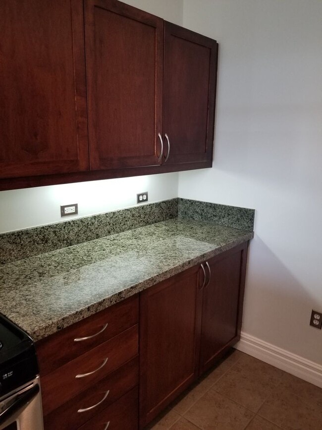 Building Photo - Downtown  1-Bed plus Loft 1bath 1 parking - Steps to Petco Park