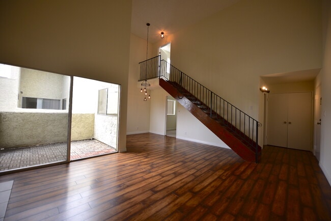 Primary Photo - 1339 N Columbus Ave