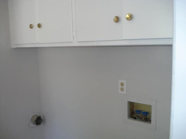 Building Photo - TORRANCE 3 BEDROOM 2 BATHROOM HOUSE FOR LEASE! AVAILABLE 4/1