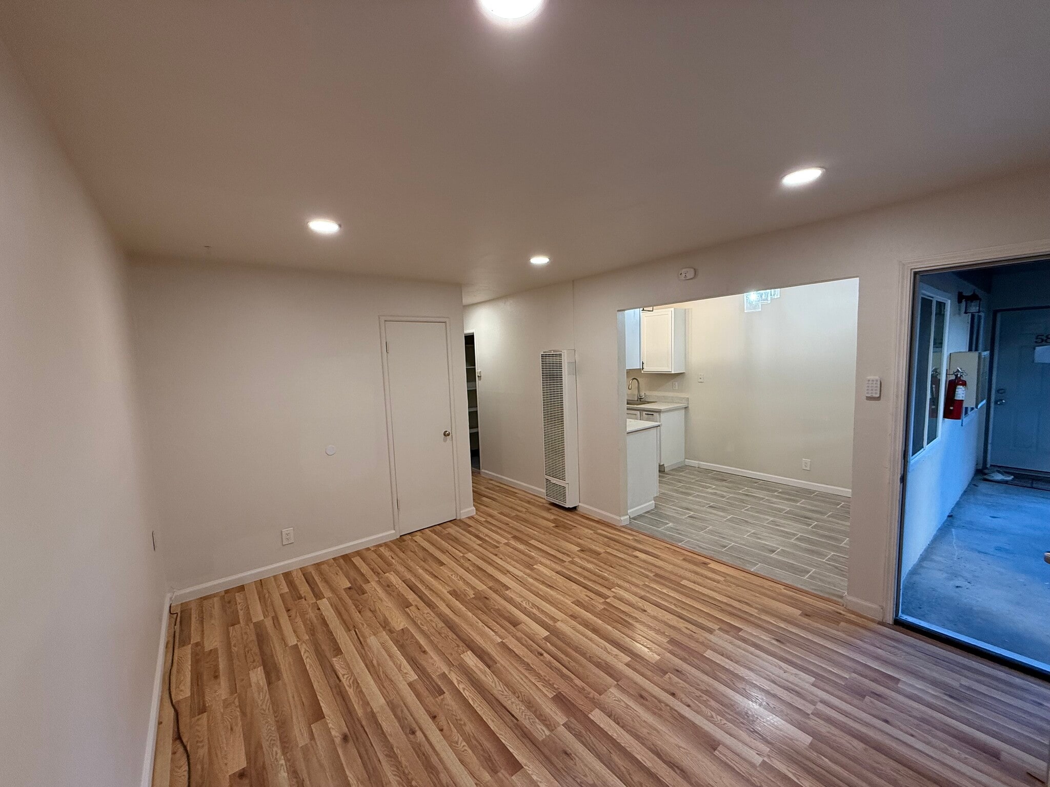 Building Photo - 5809 Alameda Ave