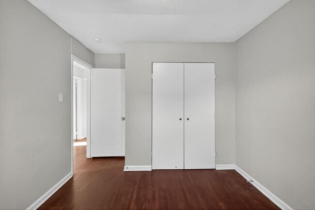 Building Photo - 896 Pawnee Ave