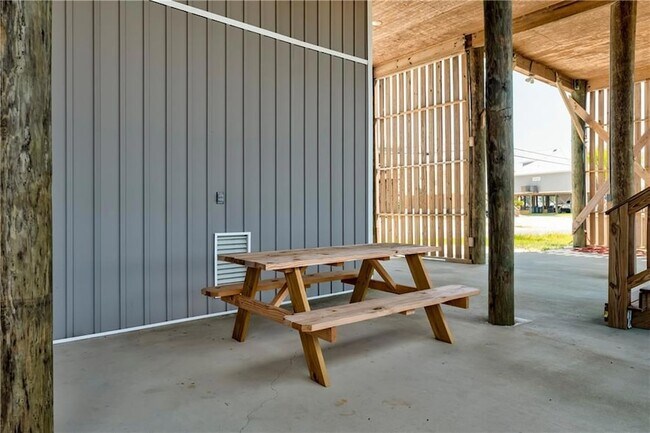 Building Photo - 1913 Cadillac Ave