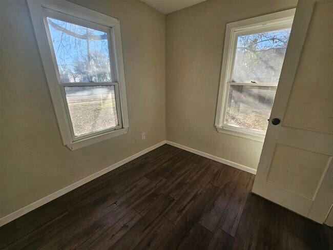 Building Photo - 110 NW 3rd St