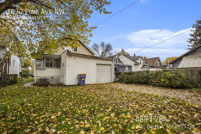 Building Photo - 1030 Pine Ave NW