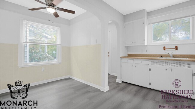 Building Photo - 223-227 S Warren
