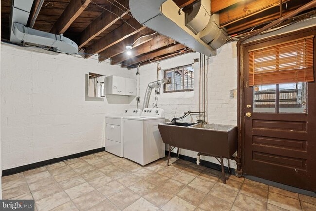 Building Photo - 340 Wesmond Dr