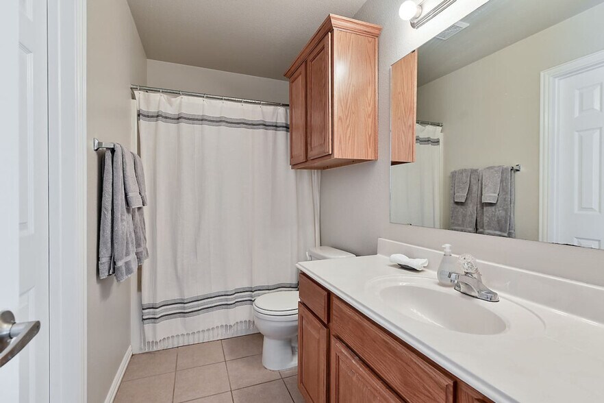 Building Photo - 1001 Krenek Tap Rd