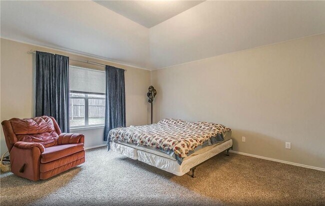 Building Photo - Beautiful 3 bedroom single story home in t...