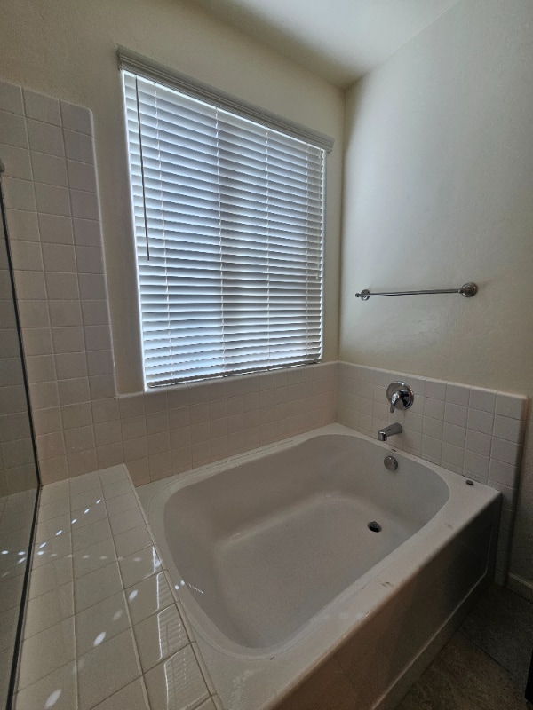 Building Photo - 2908 S Oakhurst Ct