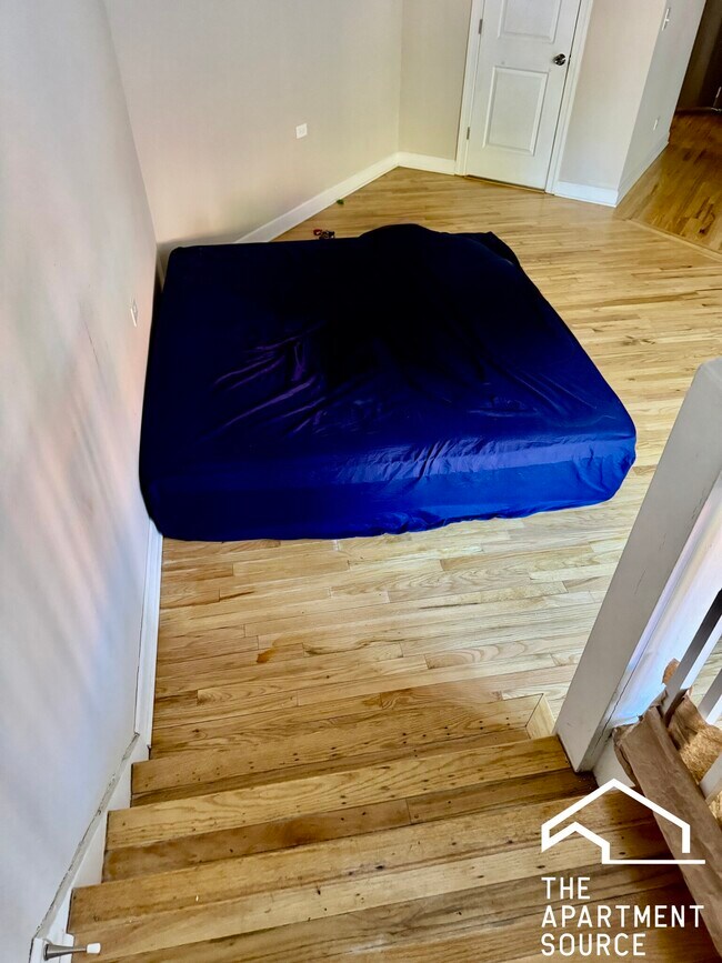 Building Photo - 4265 W Addison St