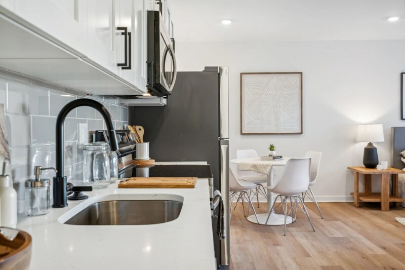 Building Photo - 1901 Hope St