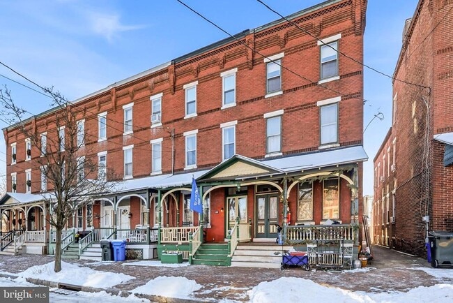 Building Photo - 346 E Union St