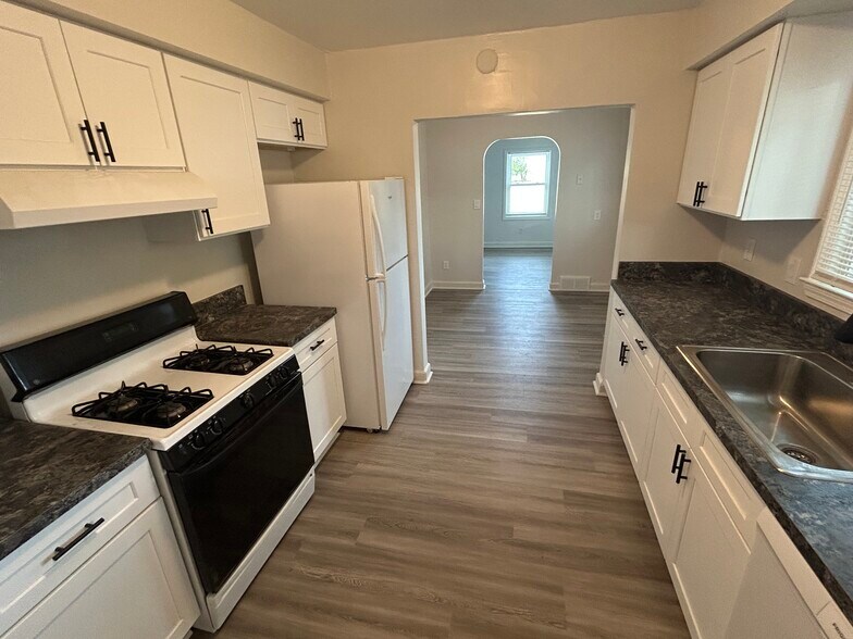 Kitchen - 12161 Inkster Rd