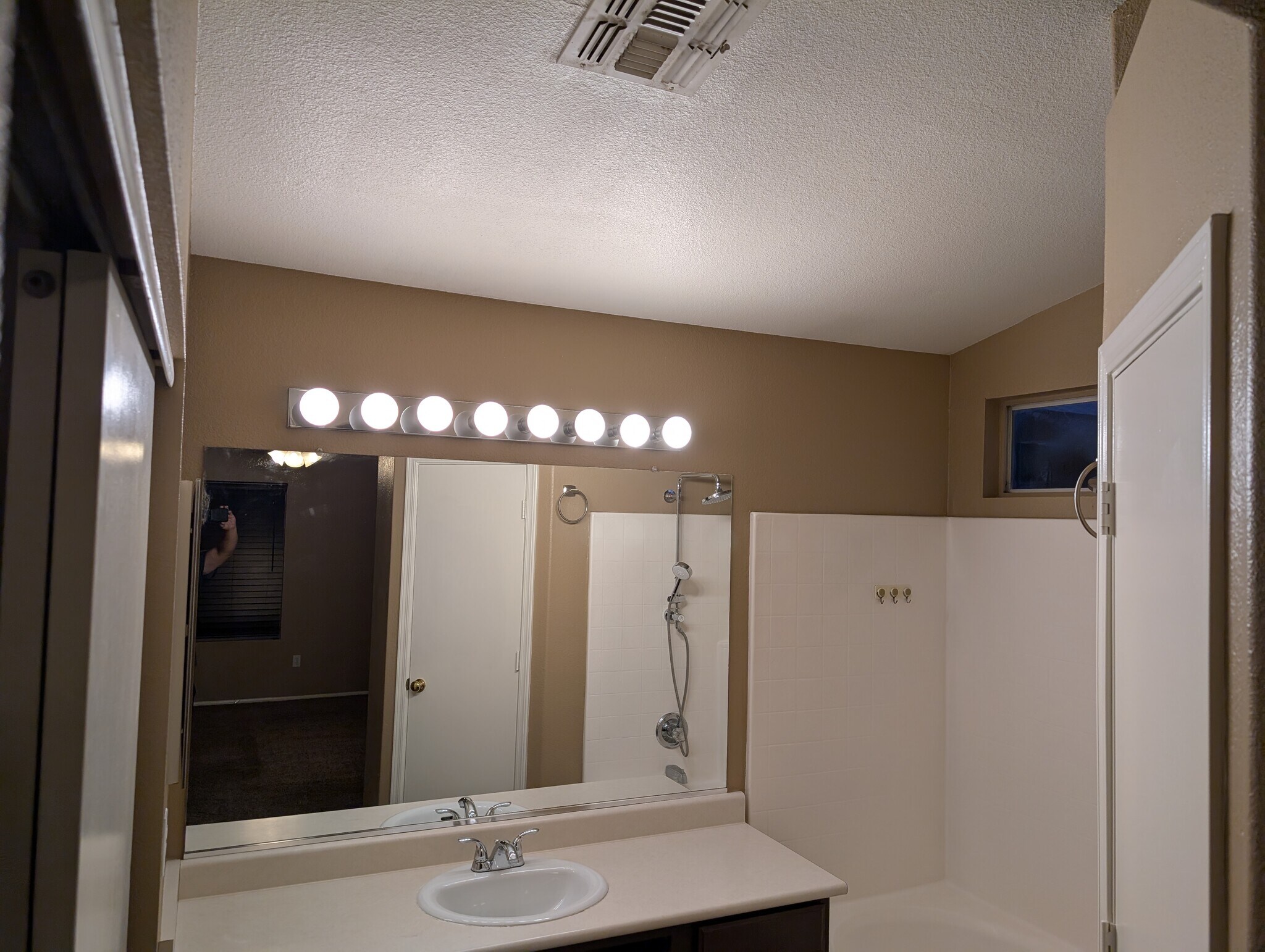 Main bathroom - 10430 W Orange Dr