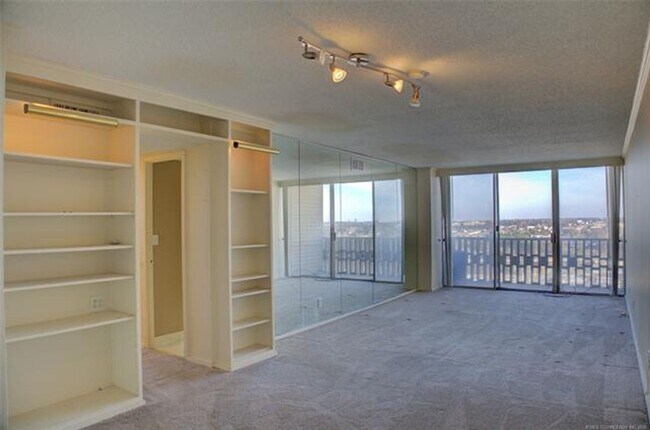 Building Photo - Adorable 2 bed 2 bath in historic Liberty Tower