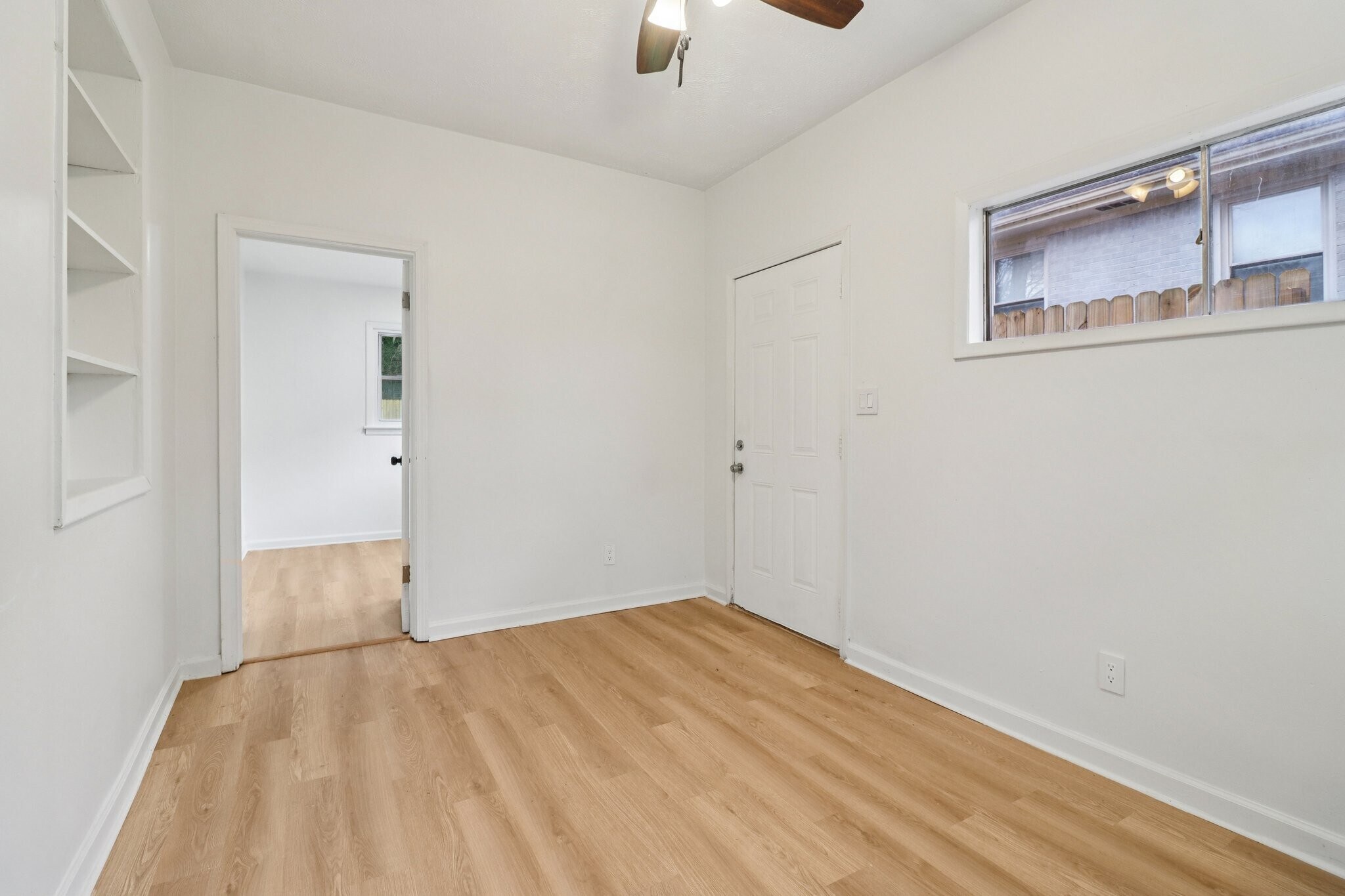 Building Photo - 3159 Bobolink Dr