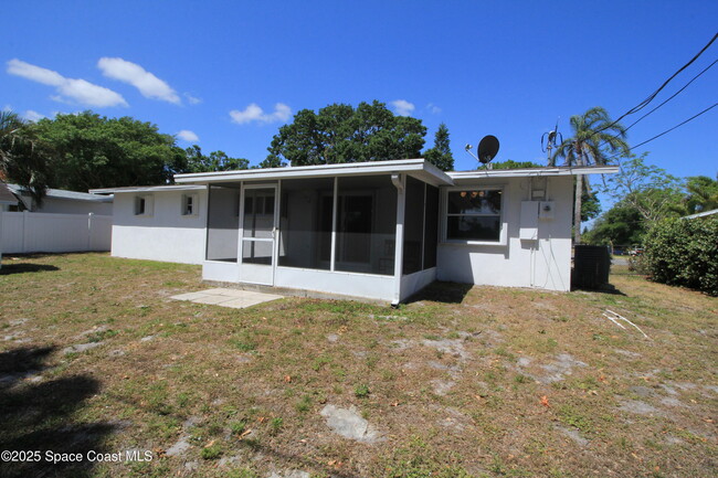 Building Photo - 1257 Garfield St