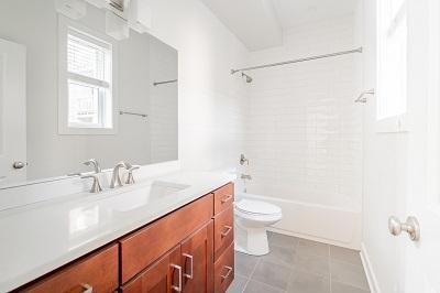 Building Photo - 3 bedroom in Chicago IL 60614