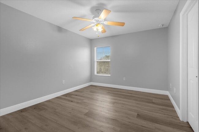 Building Photo - 247 Country Cottage Ln