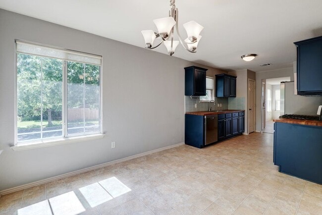 Building Photo - Charming 3BR / 2BA Rental with Fenced Yard & Covered Deck