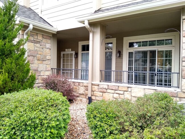 Building Photo - Beautifull Spacious 2 Bedroom 2 Bath Townh...