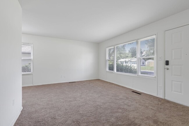 Building Photo - Cozy Ranch Home 30 Night Min Quiet Reynoldsburg
