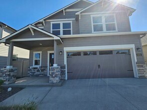 Building Photo - Brand new 3 Bed 2.5 Bath Home- Owyhee Scho...