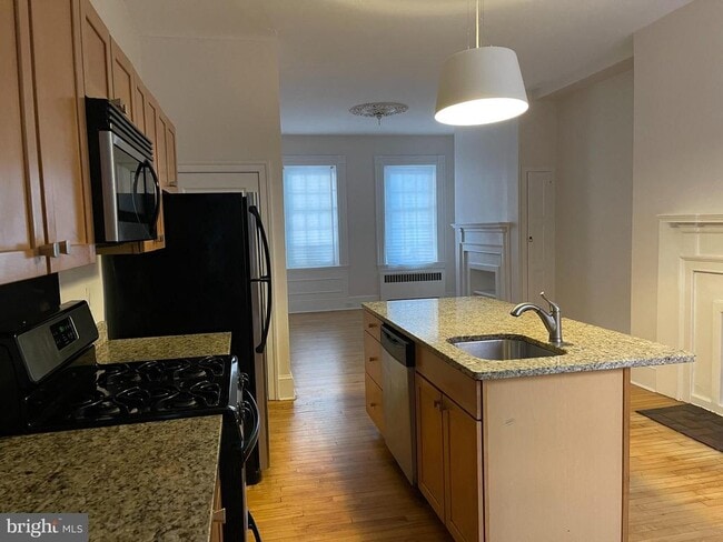 Building Photo - 324 S Juniper St