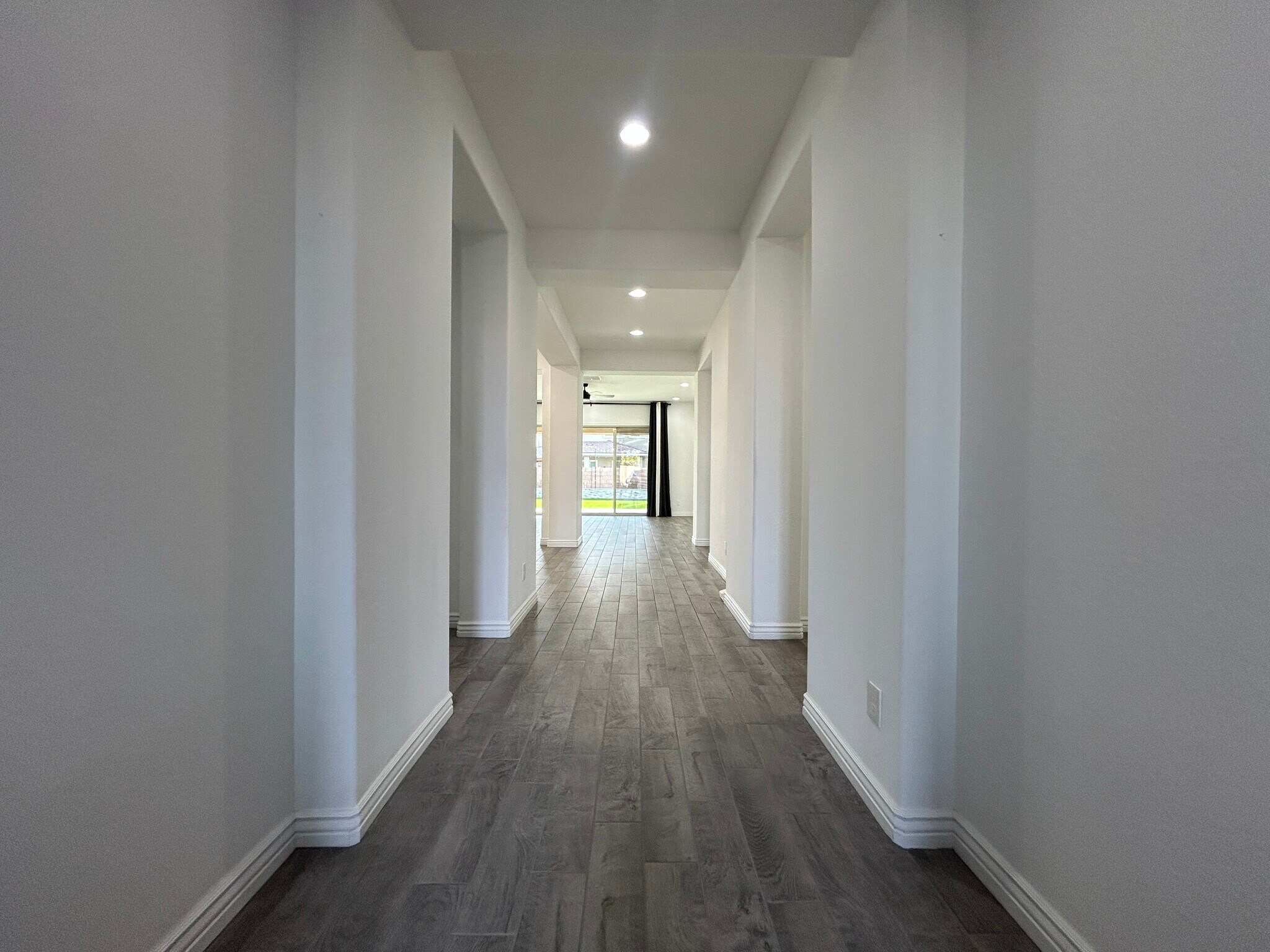 Building Photo - 8731 W Wagon Wheel Dr