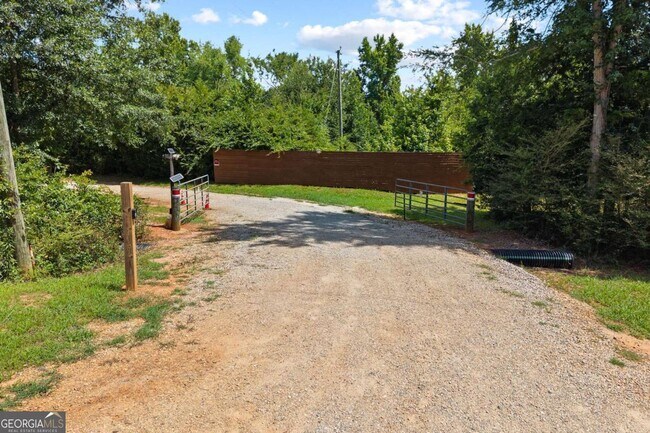 Building Photo - 221 Columbus Dr
