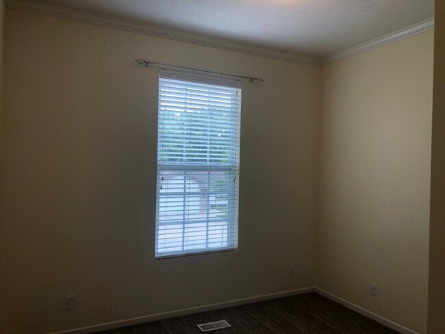 Building Photo - Great Home For Rent in Bellevue!