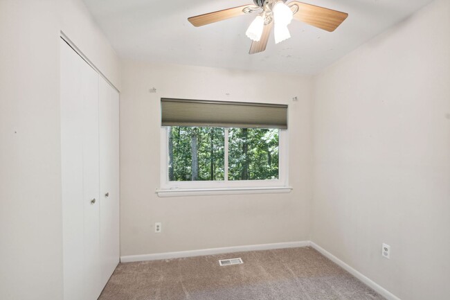 Building Photo - Reston-Renovated 3 BR / 2 BA / 2 1/2 BA En...