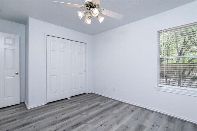 Building Photo - 34 Tallow Hill Pl
